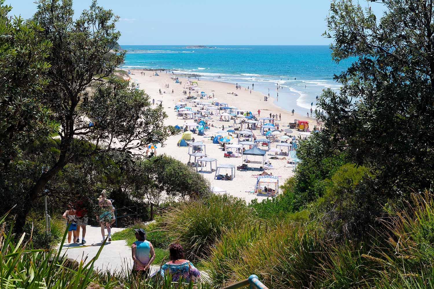 caves-beach-lookout-walking-track-lake-macquarie.jpg Visitors walking down the staircase from Caves Beach Lookout overlooking Caves Beach in Lake Macquarie.