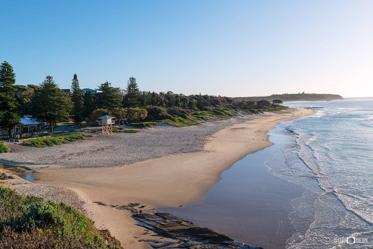 caves-beach-lookout-looking-north.jpg Looking north from Caves Beach Lookout across Caves Beach, the surf club and coastline in Lake Macquarie NSW.